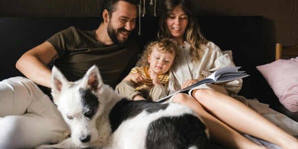 CITITUL ÎMPREUNĂ CU FAMILIA - UN OBICEI RELAXANT PENTRU UN SOMN DE CALITATE
